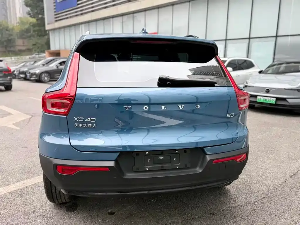 Volvo XC40 — фото 2