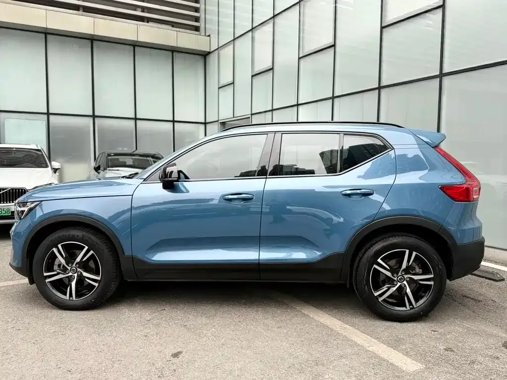 Volvo XC40 — фото 7