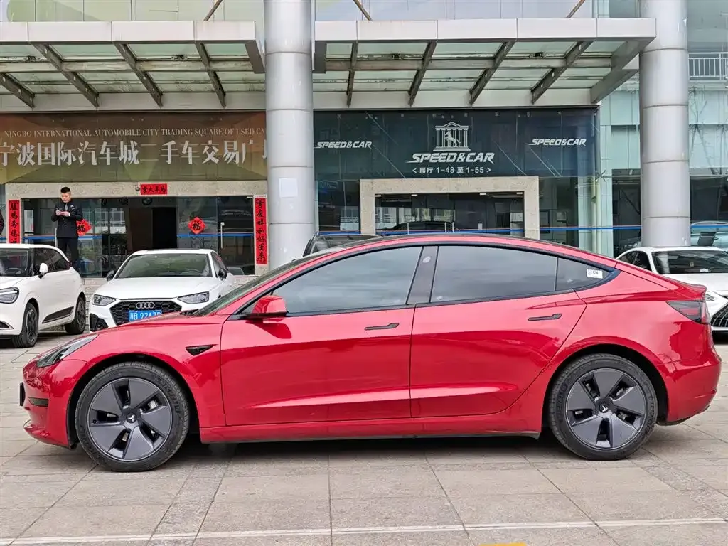 Tesla Model 3 — фото 10
