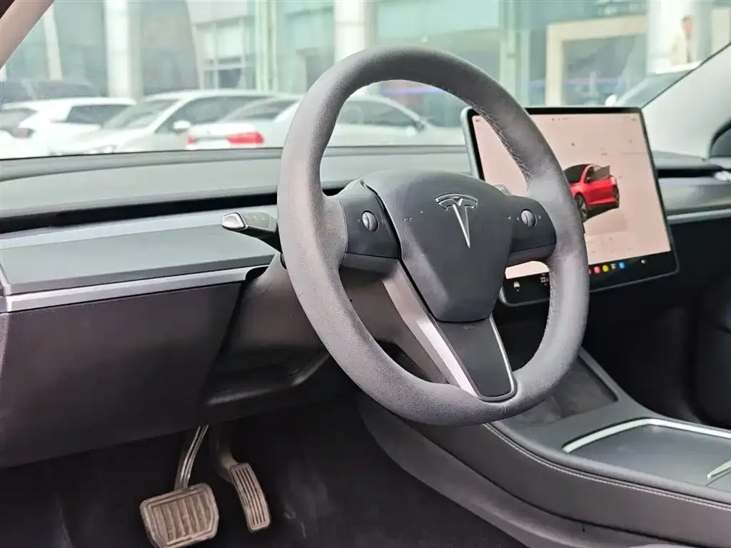 Tesla Model 3 — фото 5