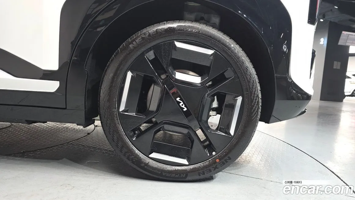 Kia EV3 — фото 9