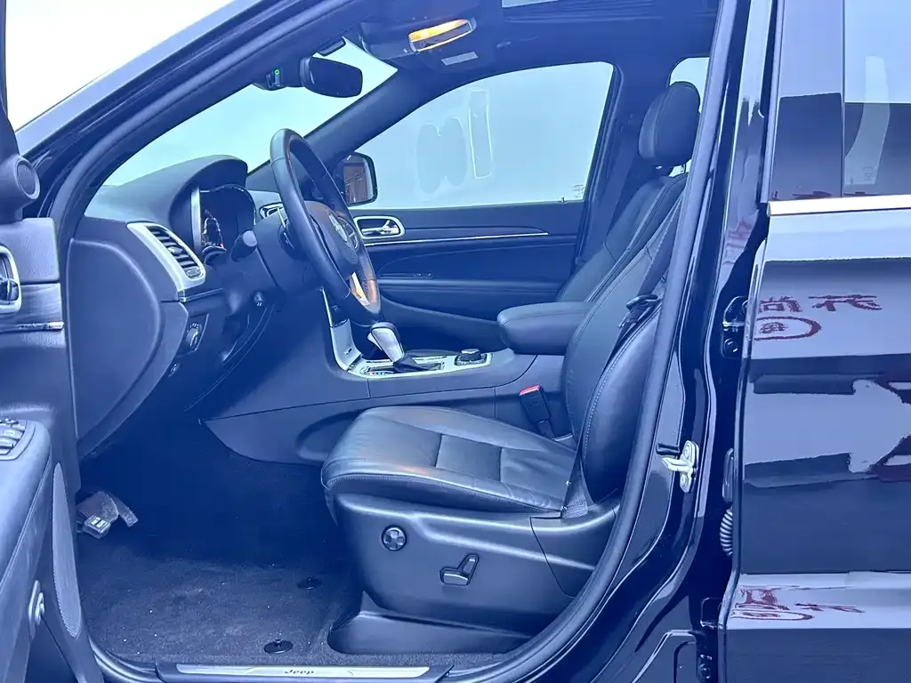 Jeep Grand Cherokee (Import) 2022 из CN, фото 2