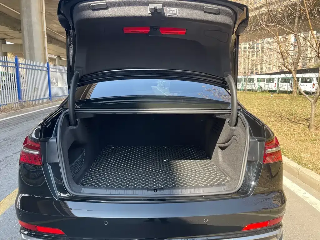 Audi A6L 2025 из CN, фото 4