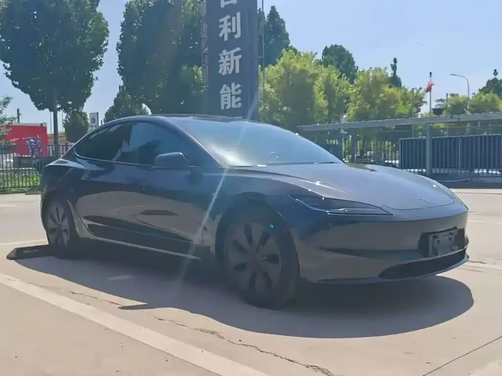 Tesla Model 3 — фото 3
