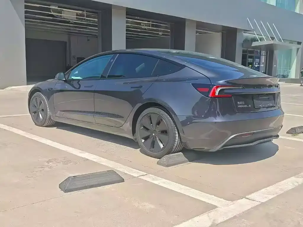 Tesla Model 3 — фото 6