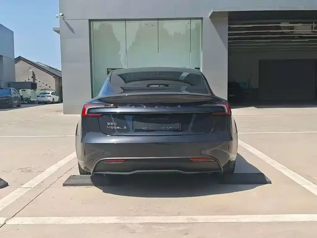 Tesla Model 3 — фото 4