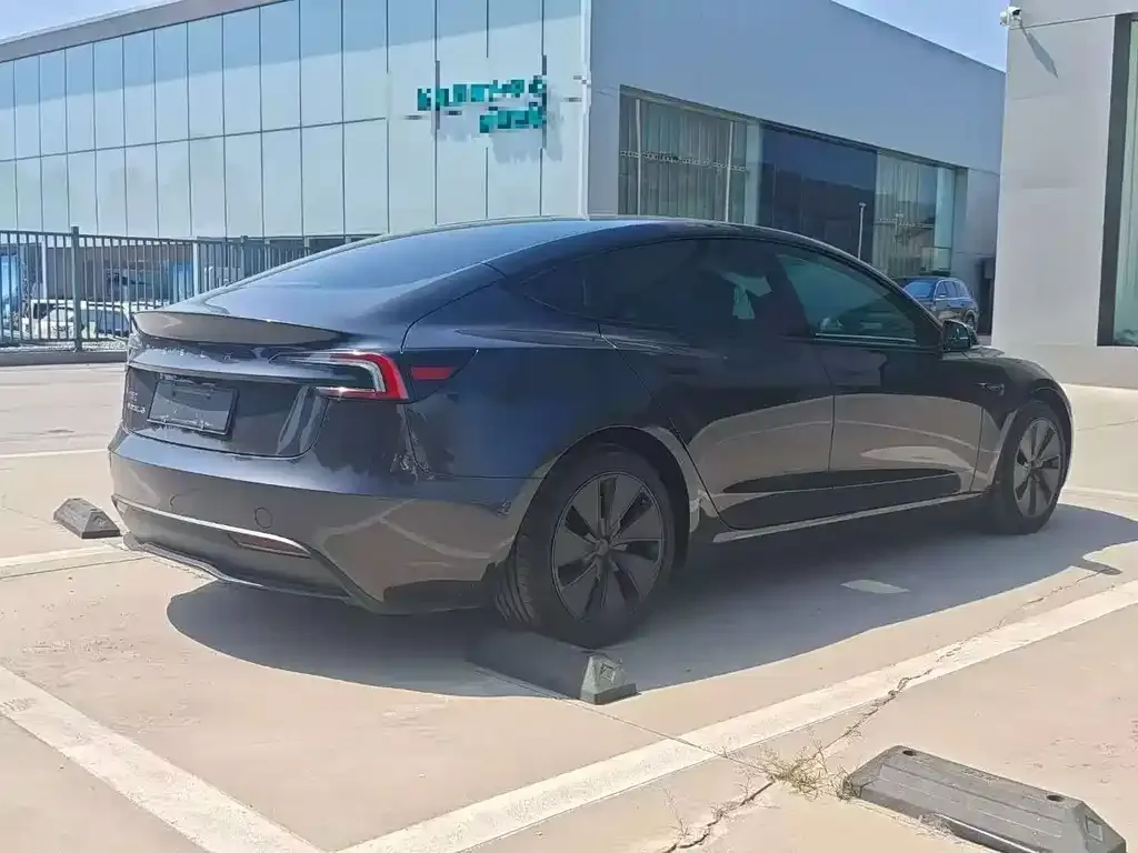 Tesla Model 3 — фото 5