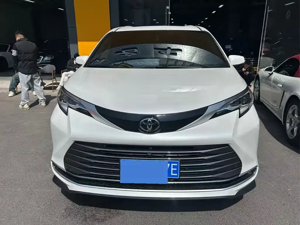 Toyota Sienna 2024 из CN, фото 4