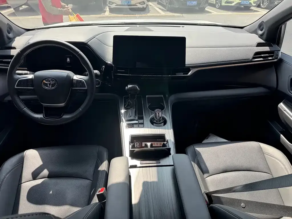 Toyota Sienna 2024 из CN, фото 7