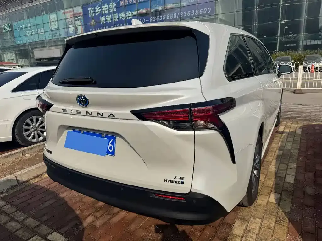 Toyota Sienna 2023 из CN, фото 5