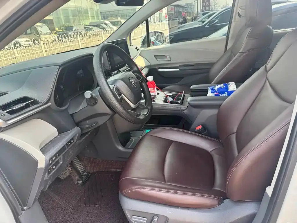 Toyota Sienna 2023 из CN, фото 6