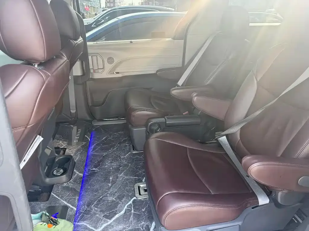 Toyota Sienna 2023 из CN, фото 9