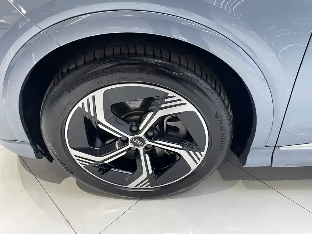 Audi Q4 e-tron — фото 3