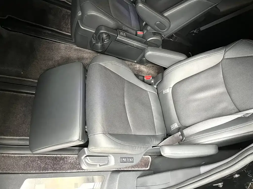 Toyota Sienna 2024 из CN, фото 4