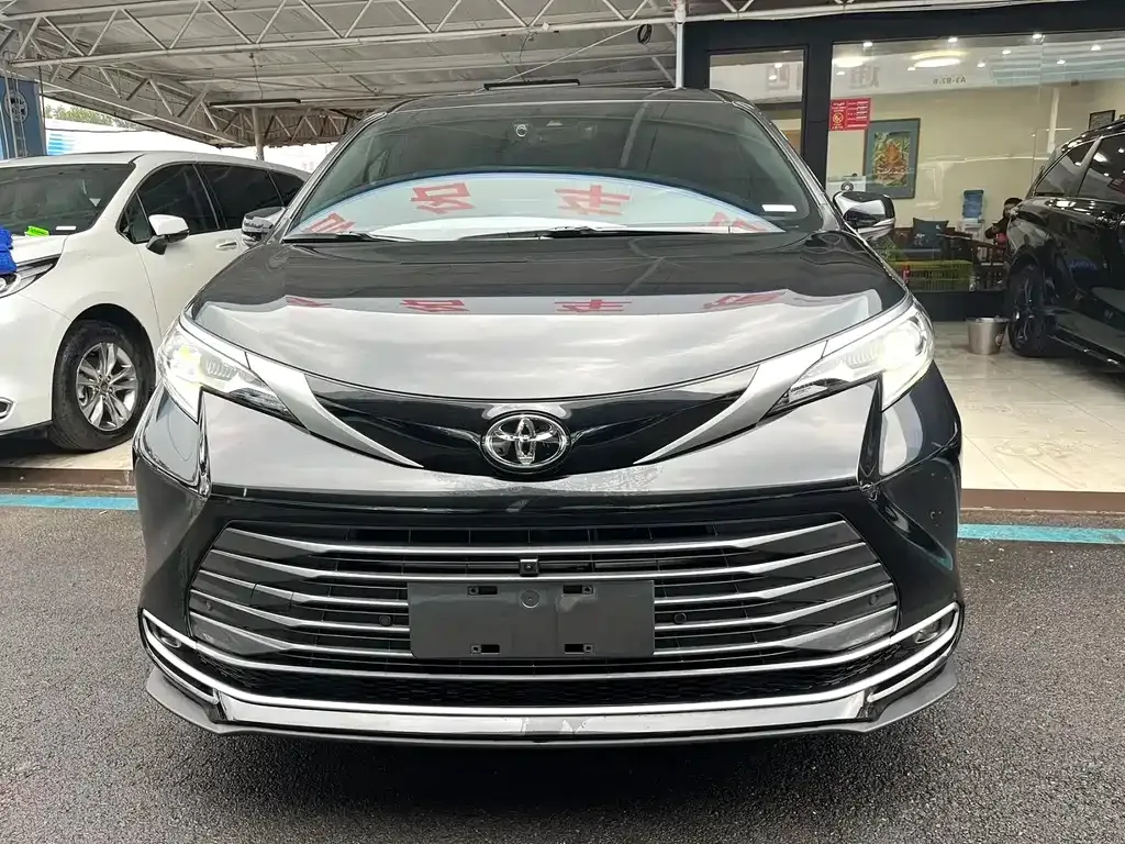 Toyota Sienna 2024 из CN, фото 3