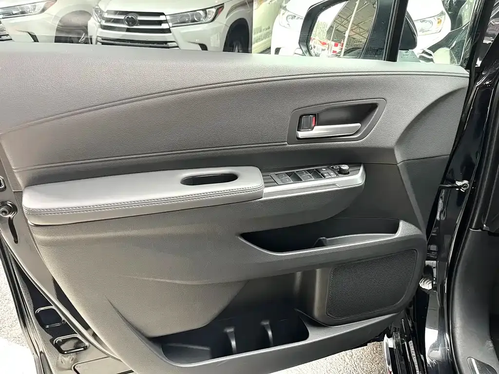 Toyota Sienna 2024 из CN, фото 9