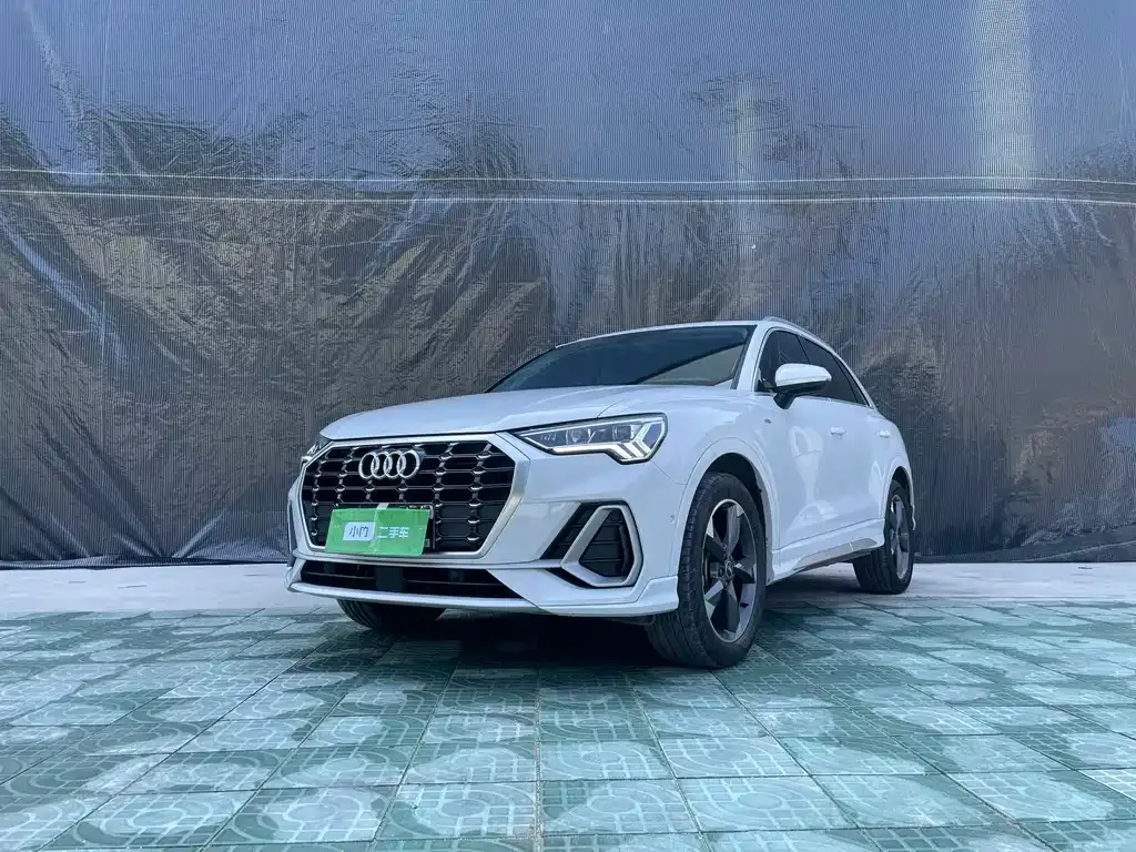 Audi Q3 — фото 1