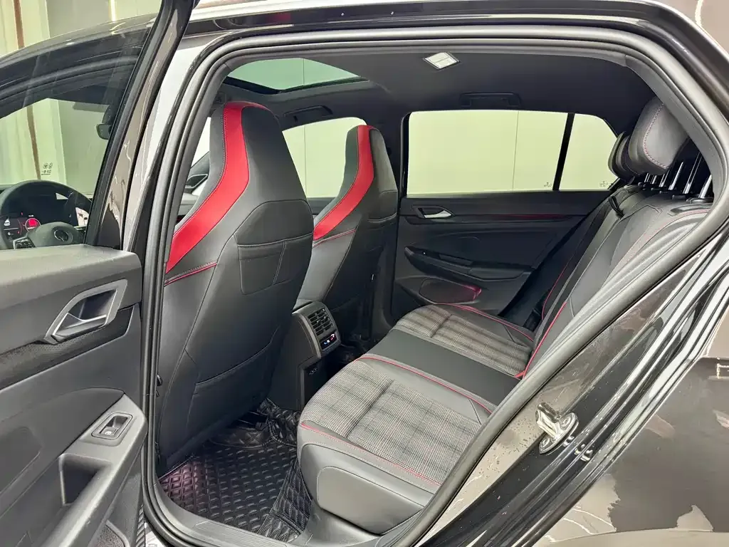 Volkswagen Golf GTI 2023 из CN, фото 6