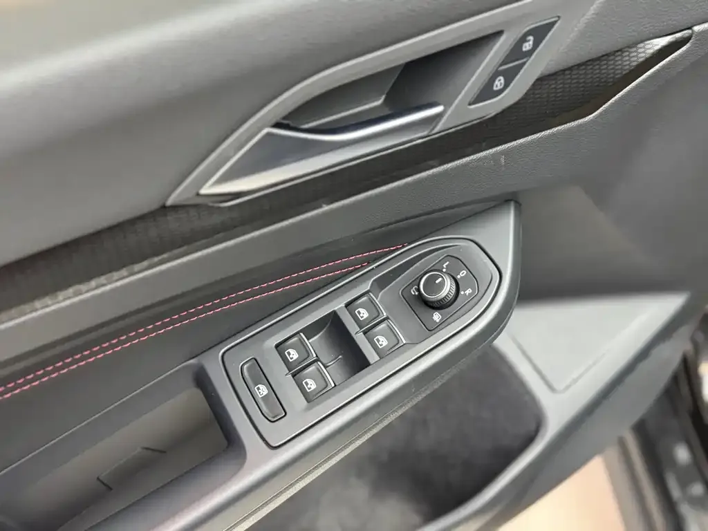 Volkswagen Golf GTI 2023 из CN, фото 4