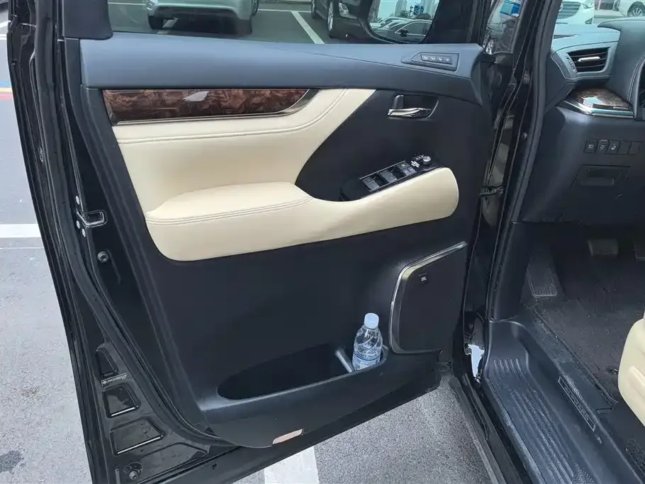 Toyota Alphard 2023 из CN, фото 7