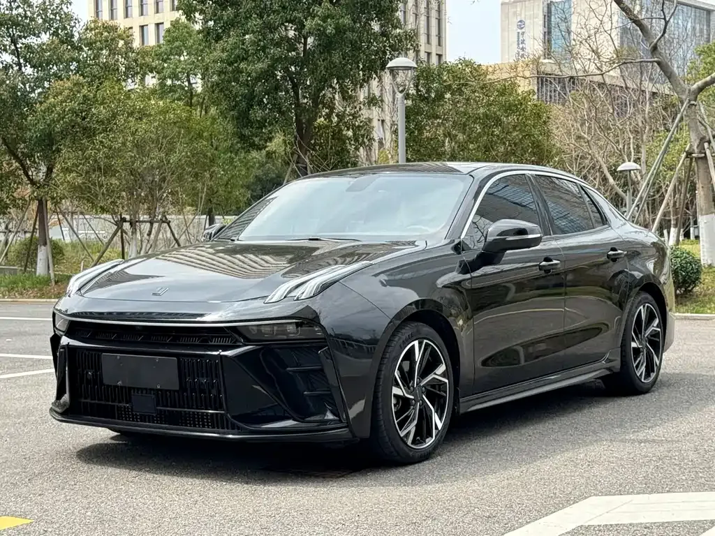 Lynk & Co 03