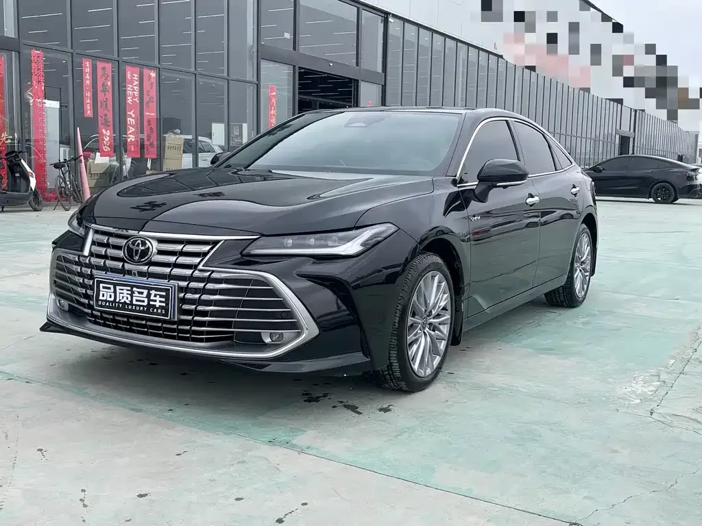 Toyota Avalon — фото 1