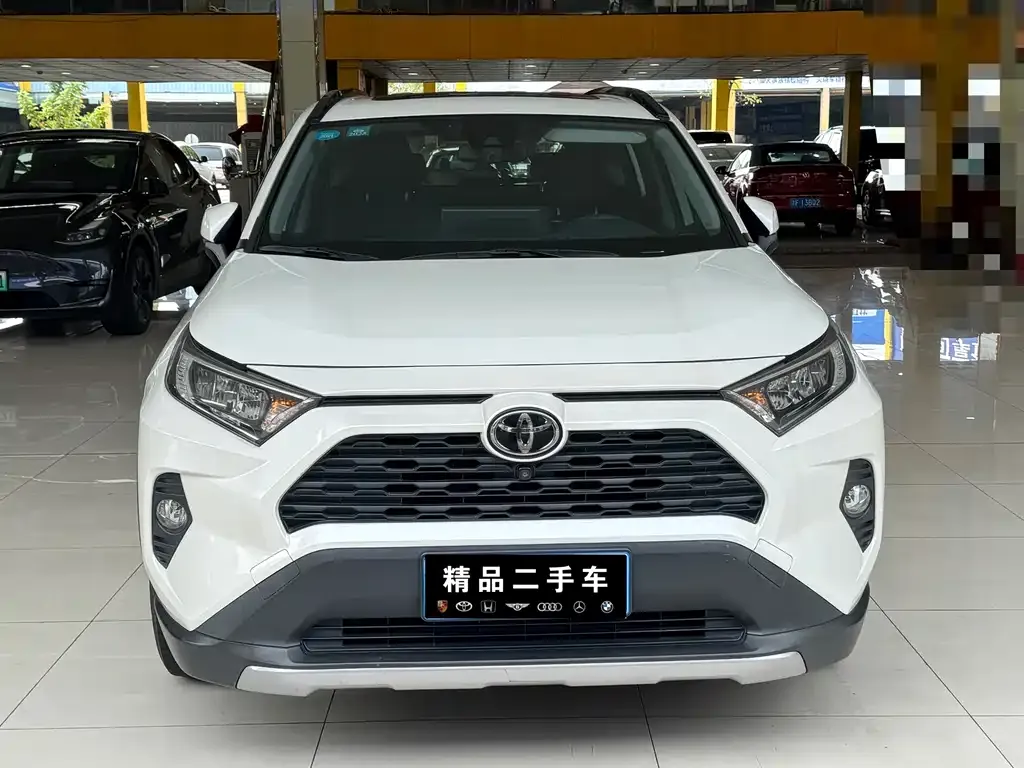 Toyota RAV4 — фото 8