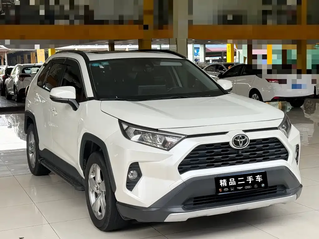 Toyota RAV4 — фото 6