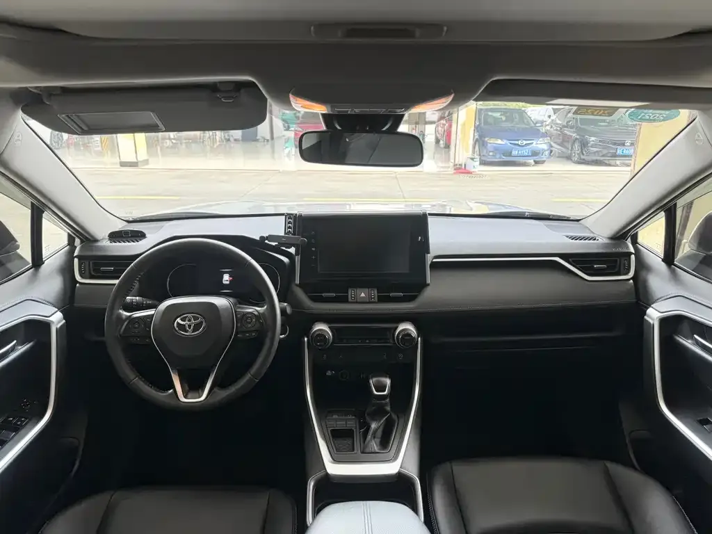 Toyota RAV4 — фото 7