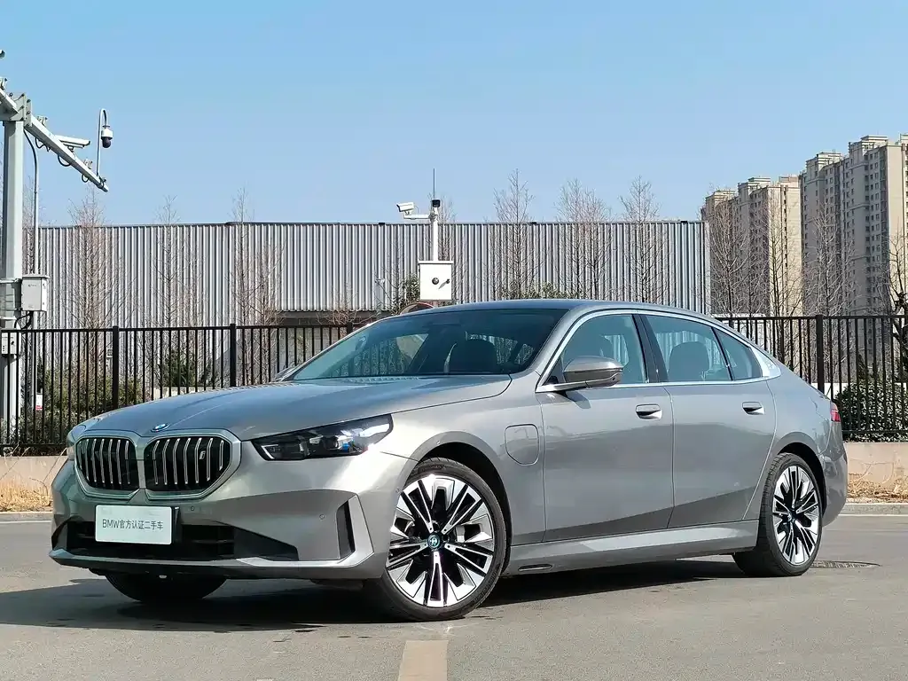 BMW i5 — фото 1