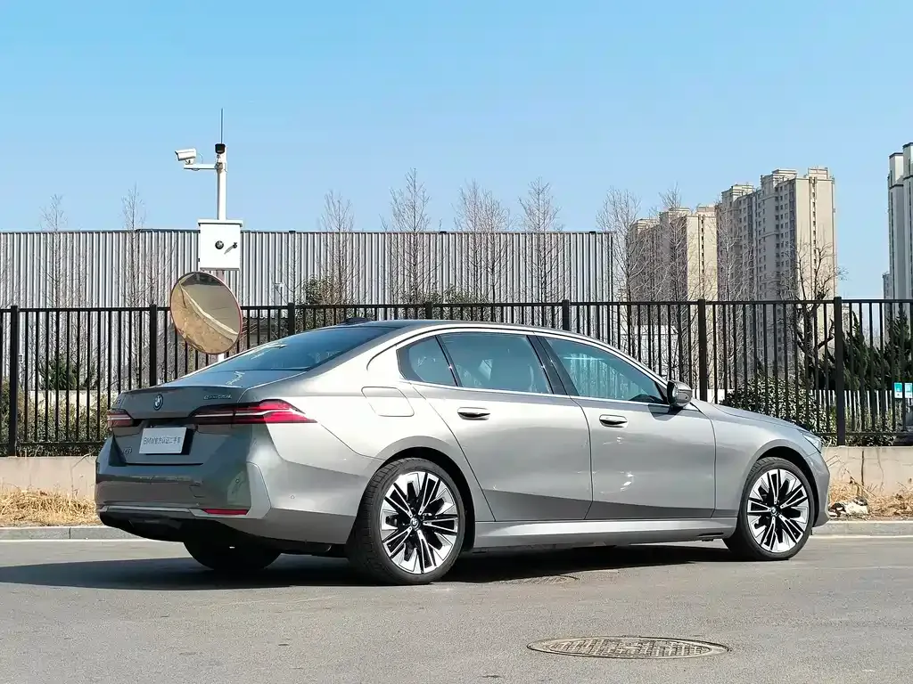 BMW i5 — фото 10