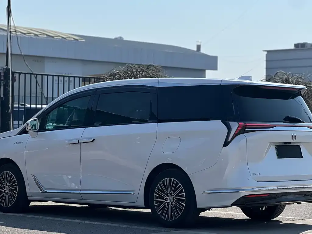Buick GL8 Hybrid — фото 2