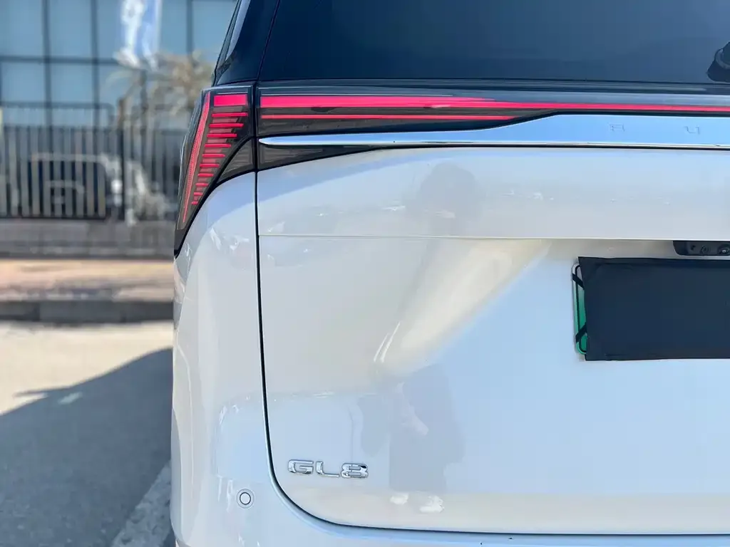 Buick GL8 Hybrid — фото 10