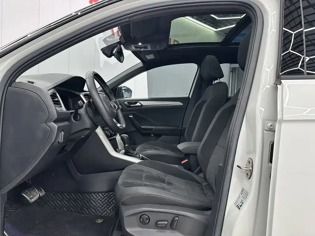 Volkswagen T-Roc 2023 из CN, фото 9