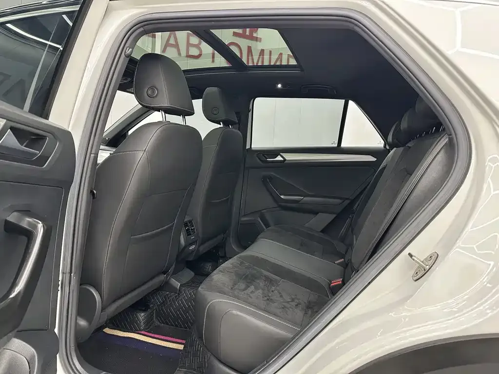 Volkswagen T-Roc 2023 из CN, фото 2