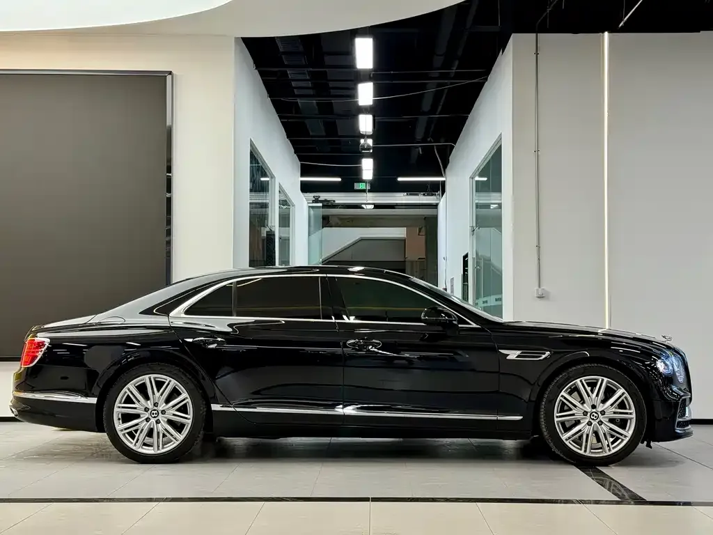Bentley Flying Spur PHEV — фото 7