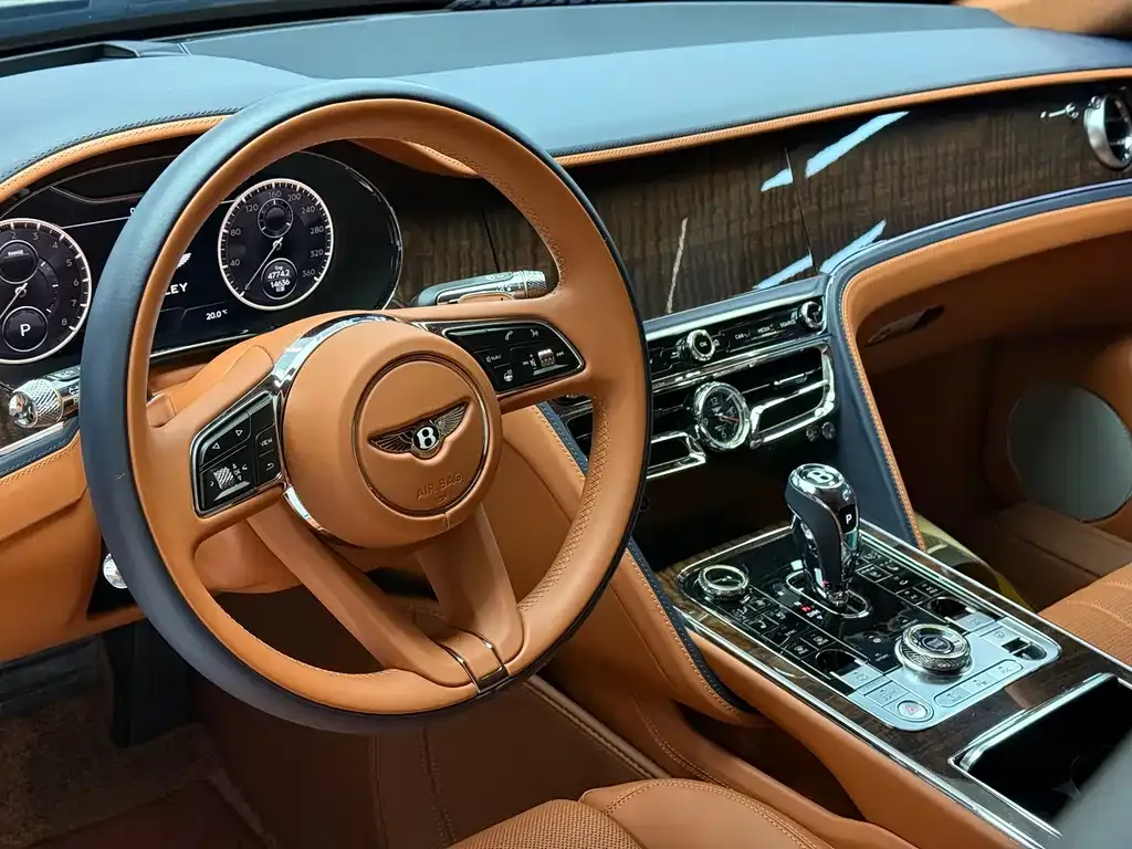 Bentley Flying Spur PHEV — фото 4