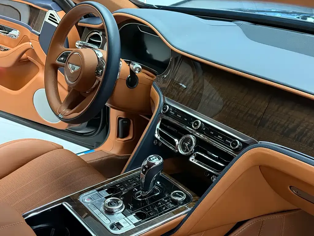 Bentley Flying Spur PHEV — фото 3