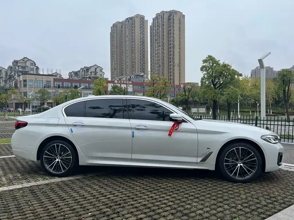 BMW 5 Series — фото 10