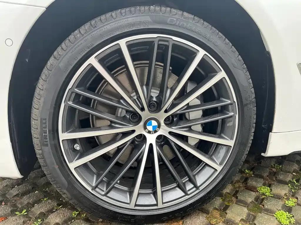 BMW 5 Series — фото 9