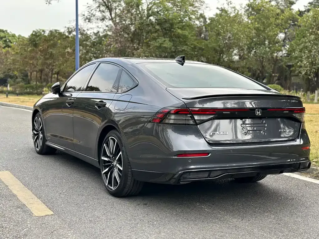 Honda Accord — фото 9