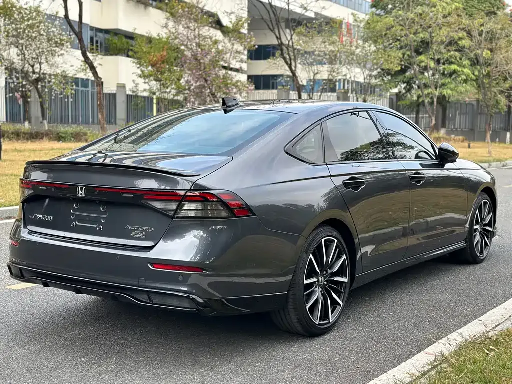 Honda Accord — фото 10