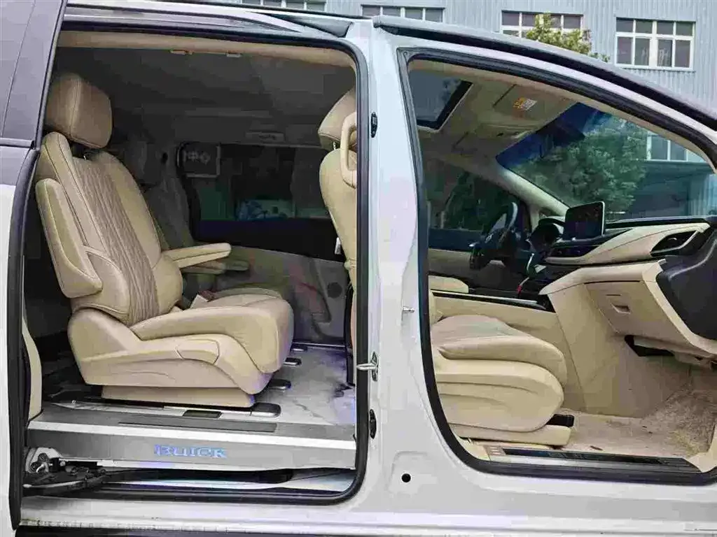 Buick GL8 2023 из CN, фото 4