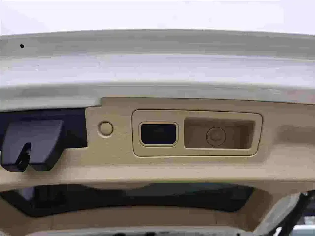 Buick GL8 2023 из CN, фото 2