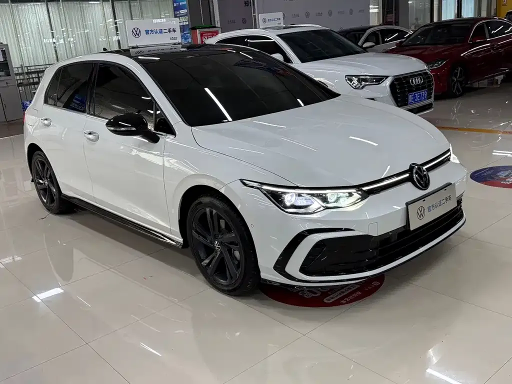 Volkswagen Golf 2023 из CN, фото 2