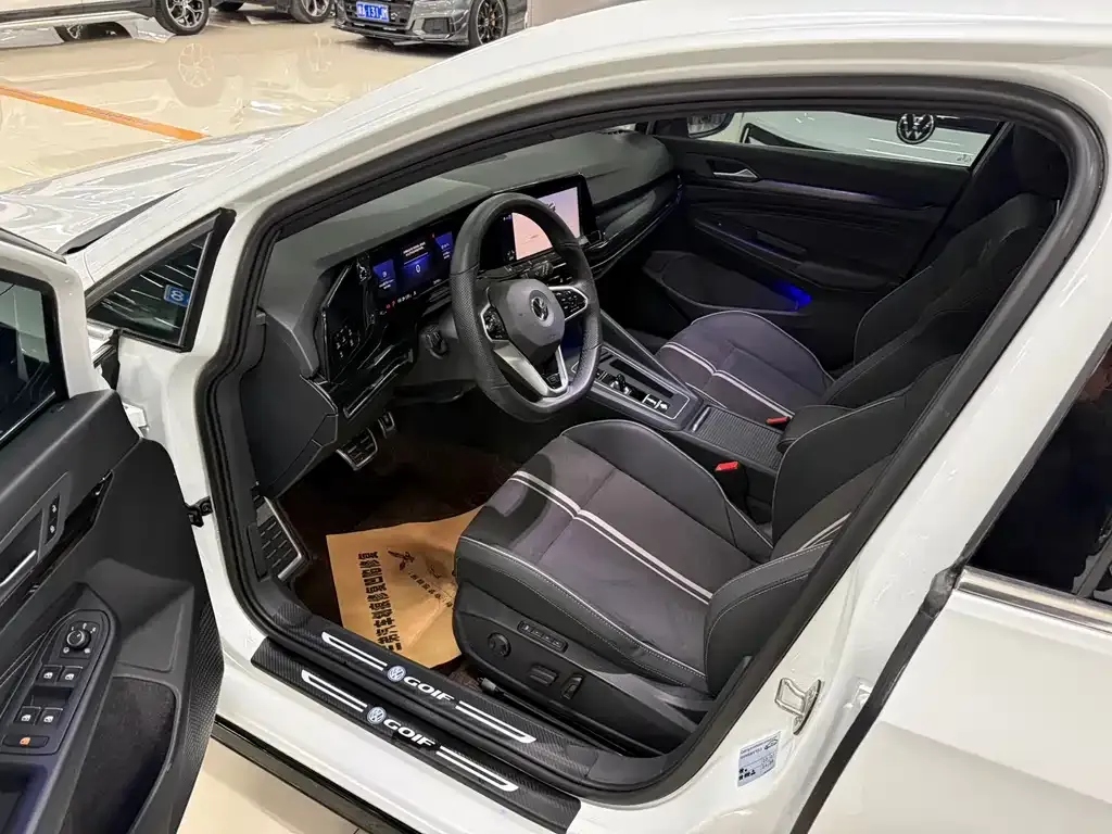 Volkswagen Golf 2023 из CN, фото 6