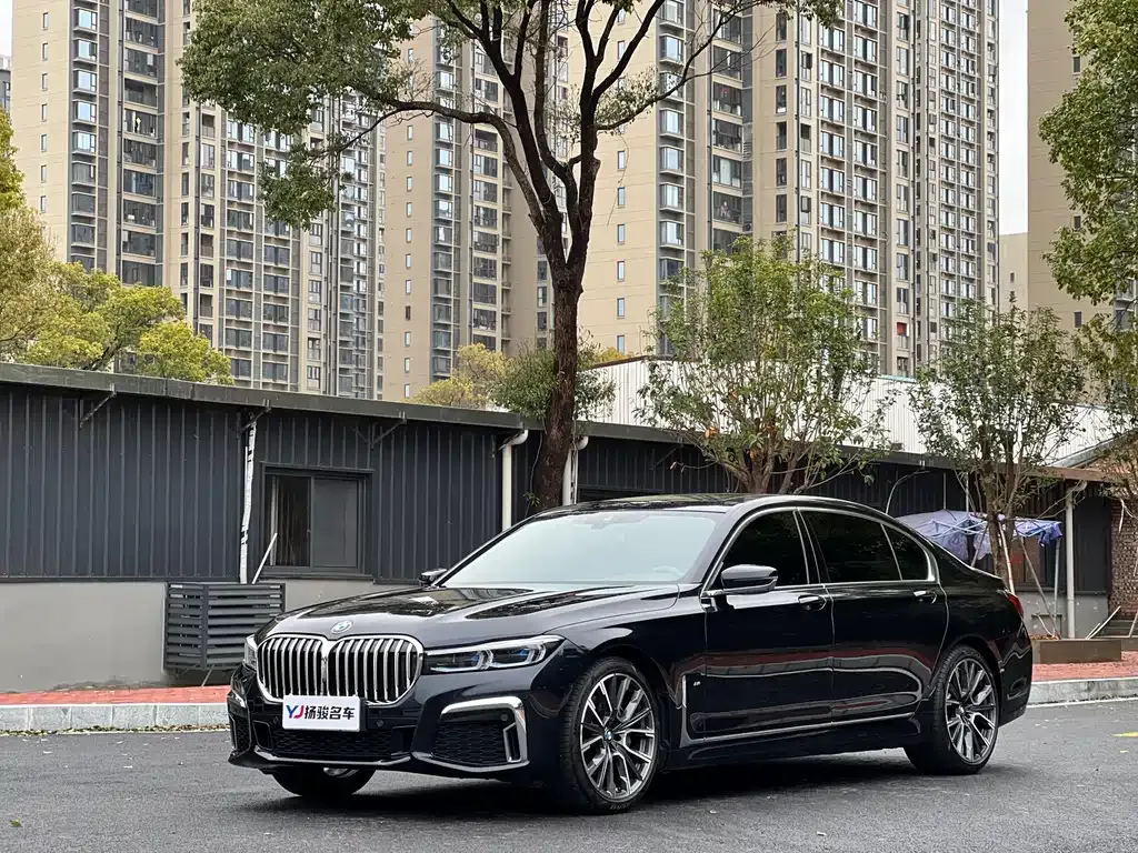 BMW 7 Series — фото 1