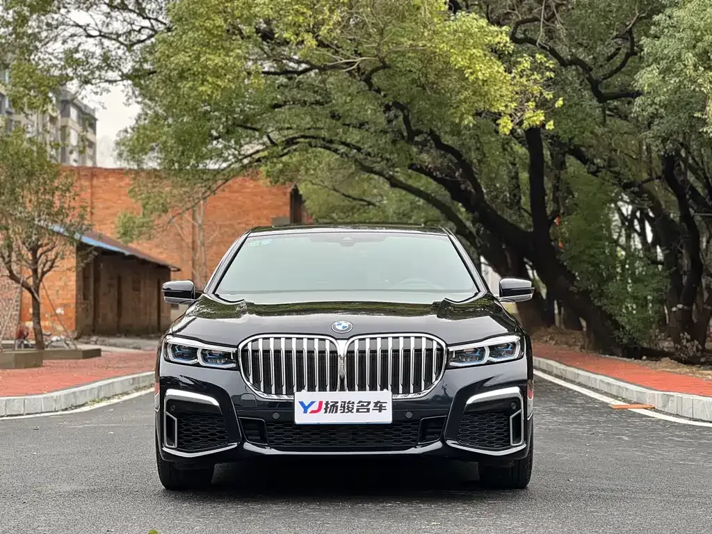 BMW 7 Series — фото 9