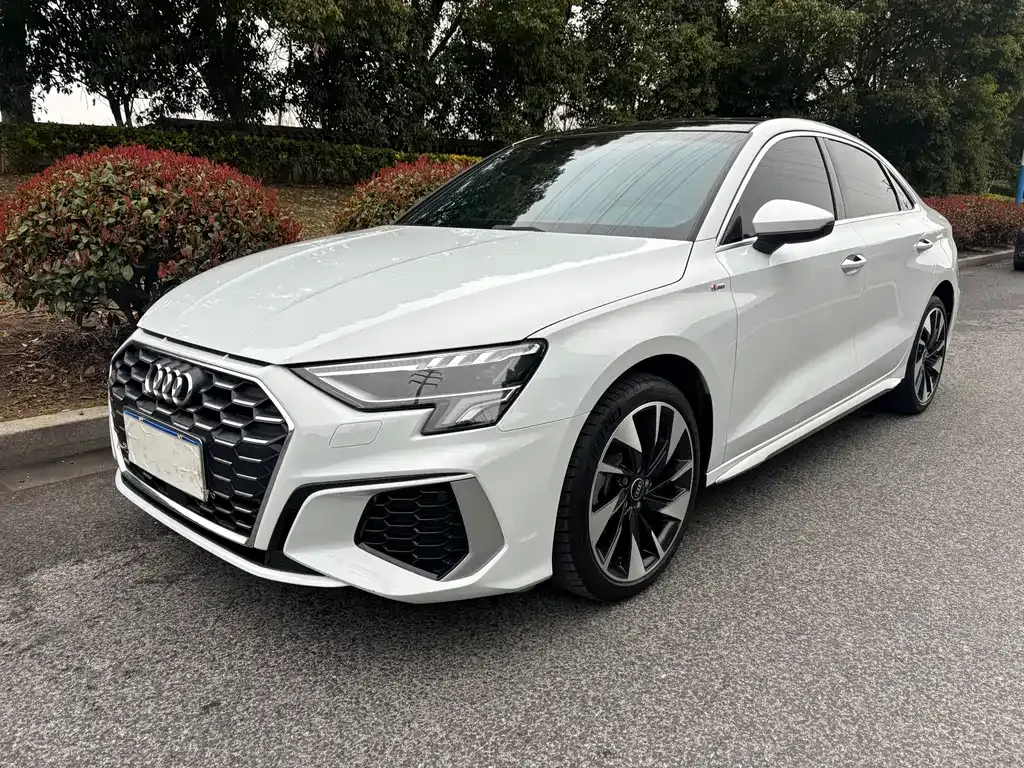 Audi A3 2023 из CN, фото 1