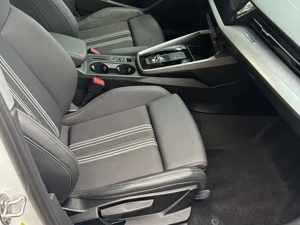 Audi A3 2023 из CN, фото 2